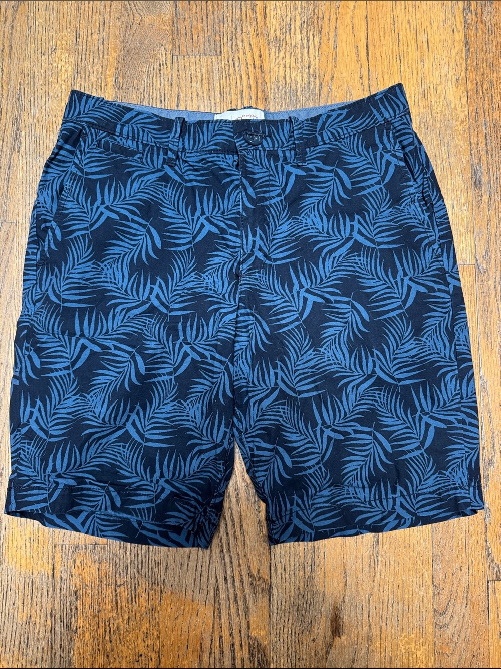 EUC Men’s Original Penguin shorts. Size 30